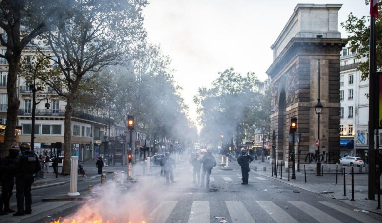 Euro, Ukrayna gerilimi ve Fransa’daki protestolarla düştü
