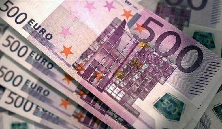 Fransa krizi euroyu 1,11 seviyesine çekti