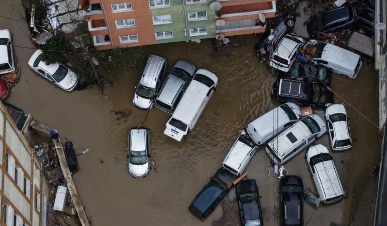 Hakan Doğu uyardı: Sel gören elektrikli araç çalıştırılmamalı