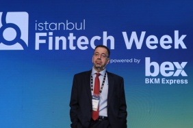Acemoglu Yapay zekada merkeziyetcilik bir tercih hakkında haber görseli