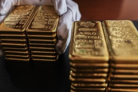 Altin-Fed-beklentileri-ve-guclu-dolar-baskisiyla-dustu-featured