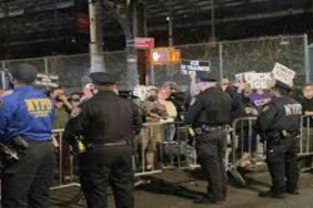 New Yorkta ICE baskininda bir kisi vuruldu hakkında haber görseli