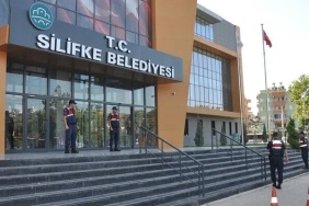 Silifke Belediyesinde usulsuzluk sorusturmasi 7 gozalti hakkında haber görseli