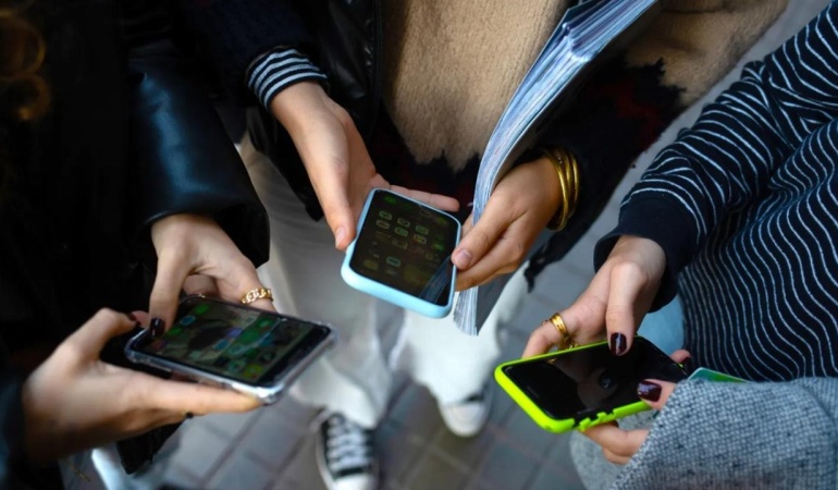 Sosyal ağlarda 15 yaş altına hesap açma yasağı geliyor