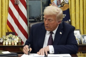 Trump-Rusya-yaptirimlarini-askiya-alan-kararnameyi-imzaladi-featured