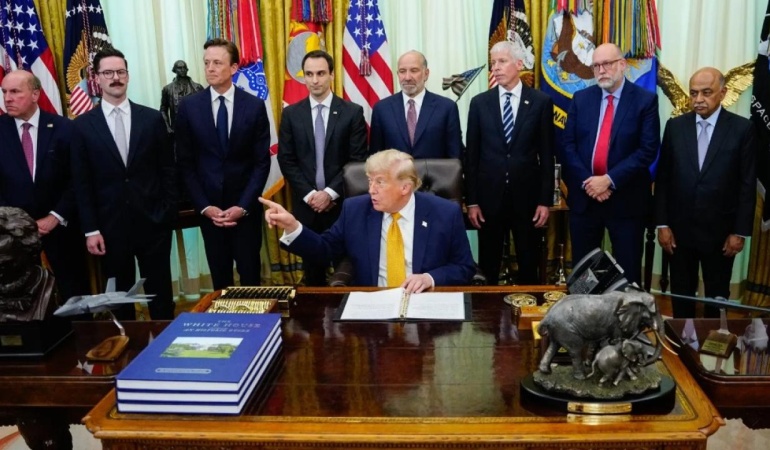 Trump, iki danışmanına çıkar çatışması uyarısı yaptı